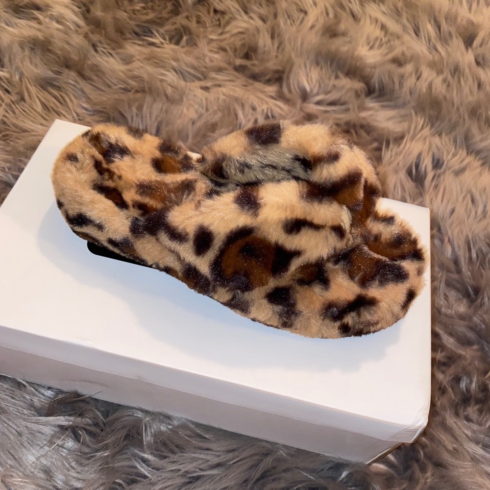 Leopard platform faux fur slides
